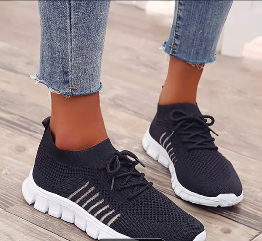 Women’s Breathable Low top Running shoes.
