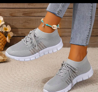 Women’s Breathable Low top Running shoes.