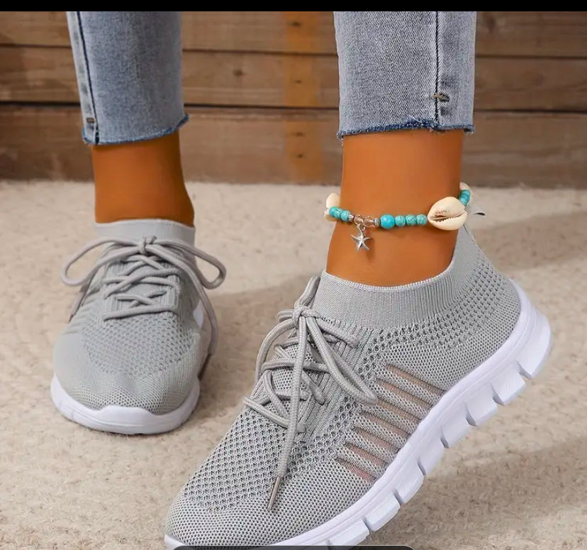 Women’s Breathable Low top Running shoes.