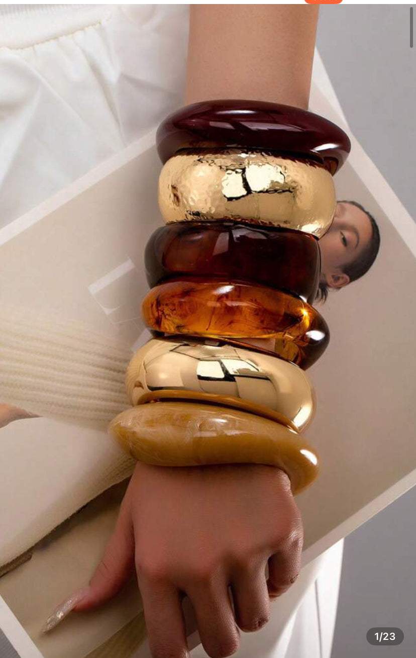 Exaggerated Oversized women’s Gold-bangles
