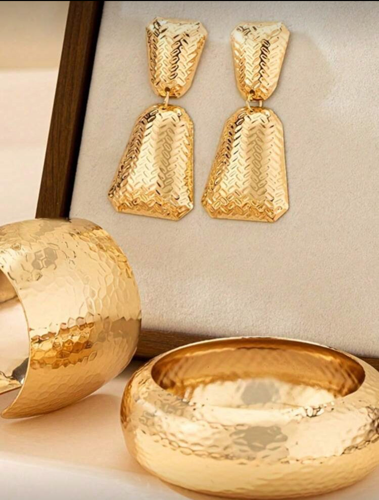 Women’s jewelry set all wide cuff open bracelet for all season gold color