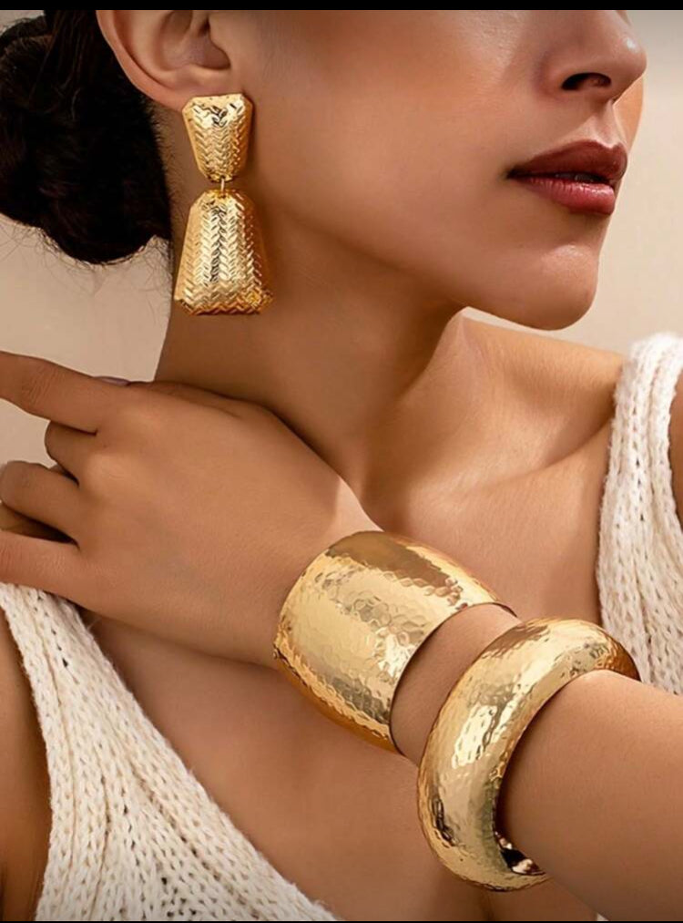 Women’s jewelry set all wide cuff open bracelet for all season gold color